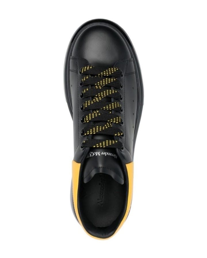 Alexander McQueen Zapatillas de cuero para hombre / Negro Amarillo